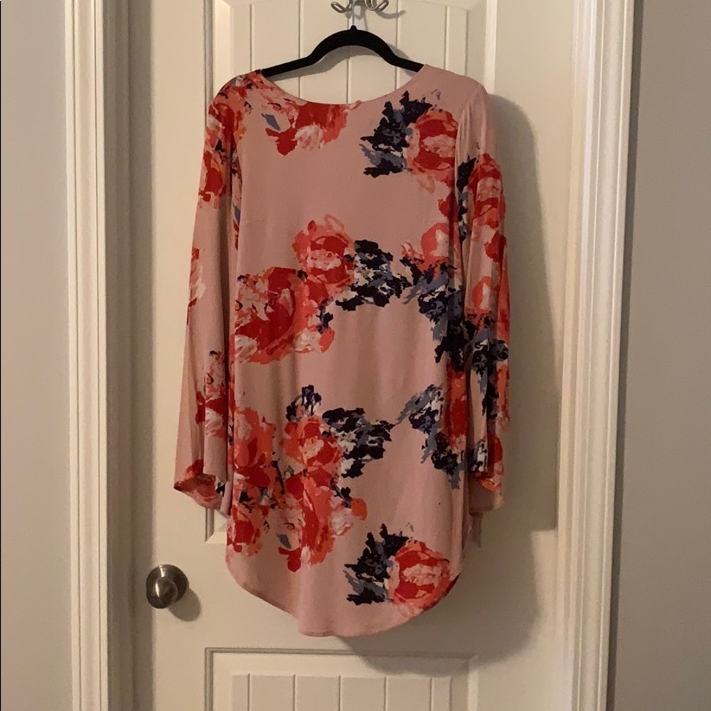 Medium floral dress! Flare sleeves and open back